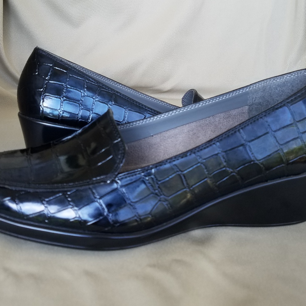 Aerosoles Black Patent Loafers
